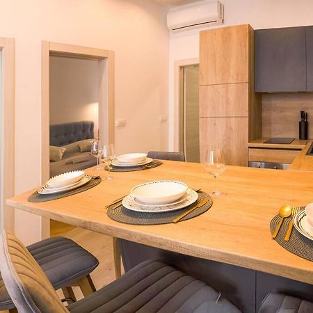 Luksuzni Apartman Ribica U Samom Centru Grada Split Exteriör bild